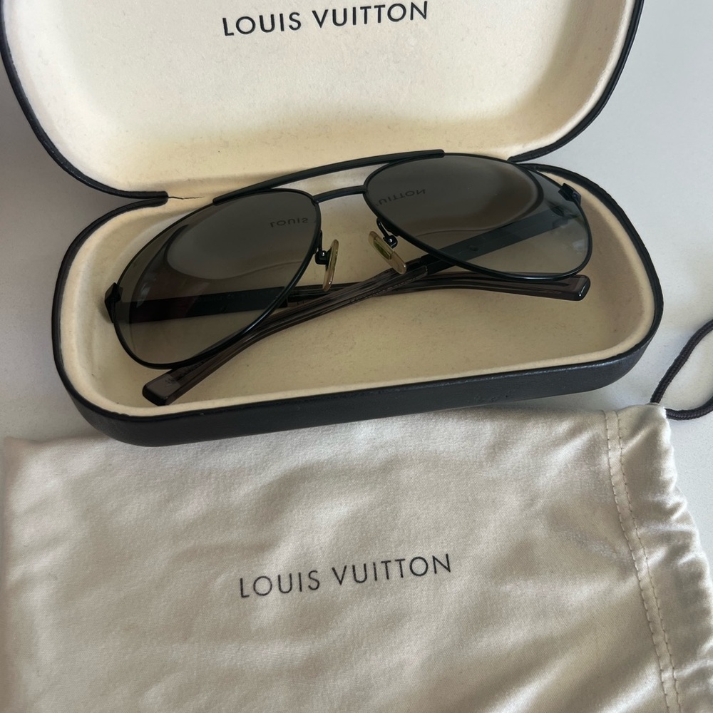 Louis Vuitton attitude pilote sunglasses in black - Picture 5 of 7